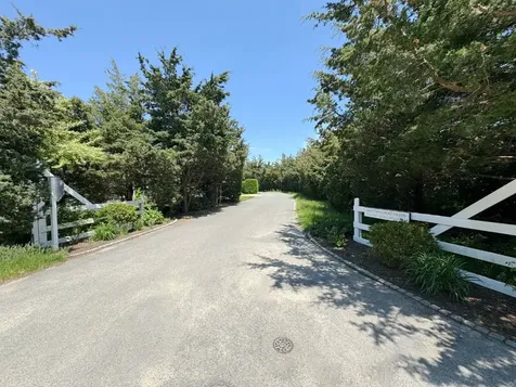 10 Lauras Way Oak Bluffs MA 02557