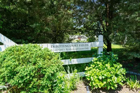 10 Lauras Way Oak Bluffs MA 02557