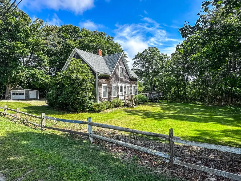 986 State Road West Tisbury MA 02575