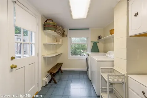 986 State Road West Tisbury MA 02575