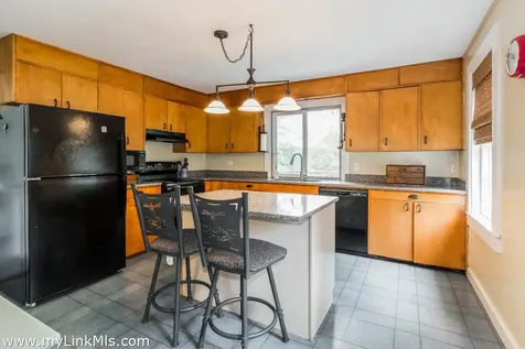 986 State Road West Tisbury MA 02575