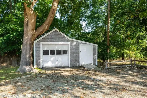 986 State Road West Tisbury MA 02575