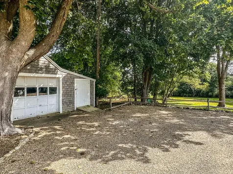 986 State Road West Tisbury MA 02575