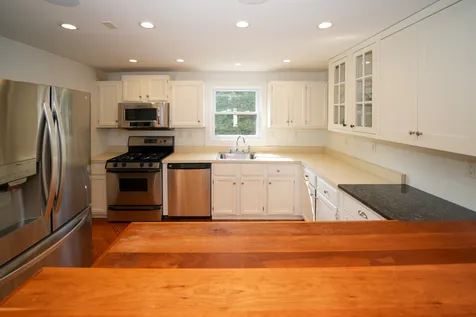 19 Renear Street Vineyard Haven MA 02568