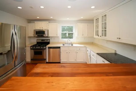 19 Renear Street Vineyard Haven MA 02568