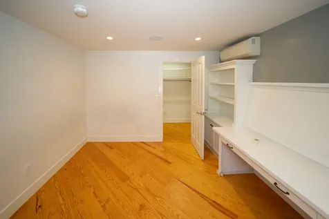 19 Renear Street Vineyard Haven MA 02568