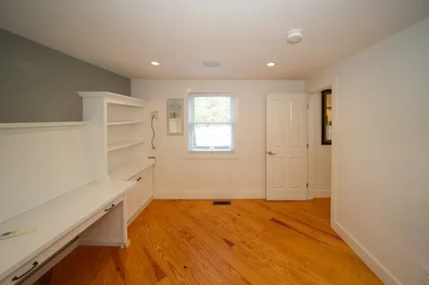 19 Renear Street Vineyard Haven MA 02568