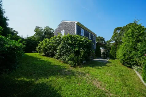 19 Renear Street Vineyard Haven MA 02568