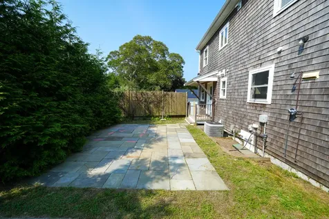 19 Renear Street Vineyard Haven MA 02568