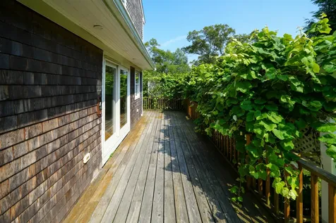 19 Renear Street Vineyard Haven MA 02568