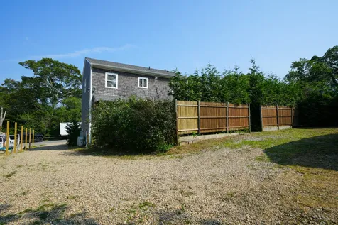 19 Renear Street Vineyard Haven MA 02568