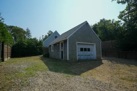 19 Renear Street Vineyard Haven MA 02568