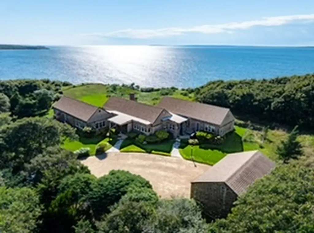 135 Capawock Road West Tisbury MA 02575