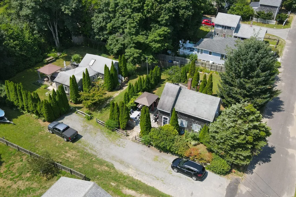 14 Forest Hill Avenue Oak Bluffs MA 02557
