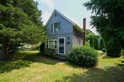 14 Forest Hill Avenue Oak Bluffs MA 02557