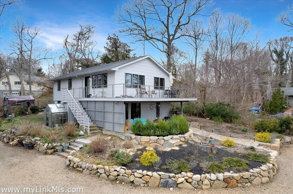 29 Dunham Avenue Vineyard Haven MA 02568