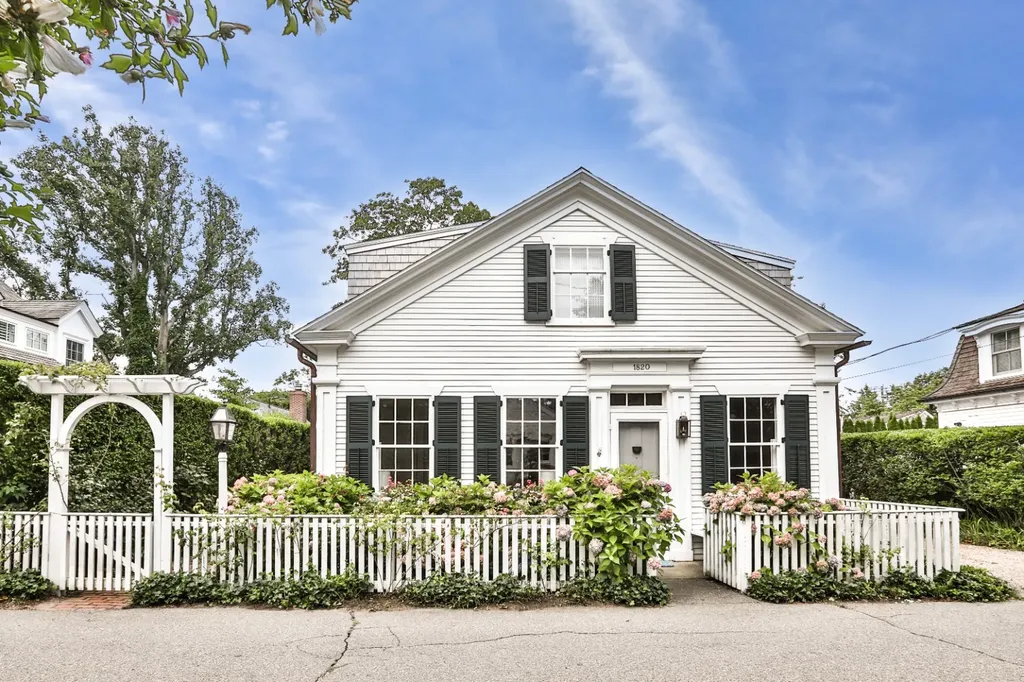18 Pent Lane Edgartown MA 02539