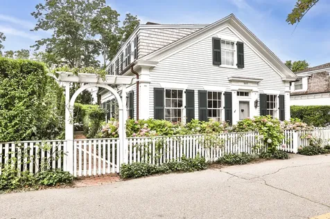 18 Pent Lane Edgartown MA 02539