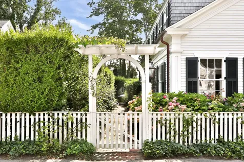 18 Pent Lane Edgartown MA 02539