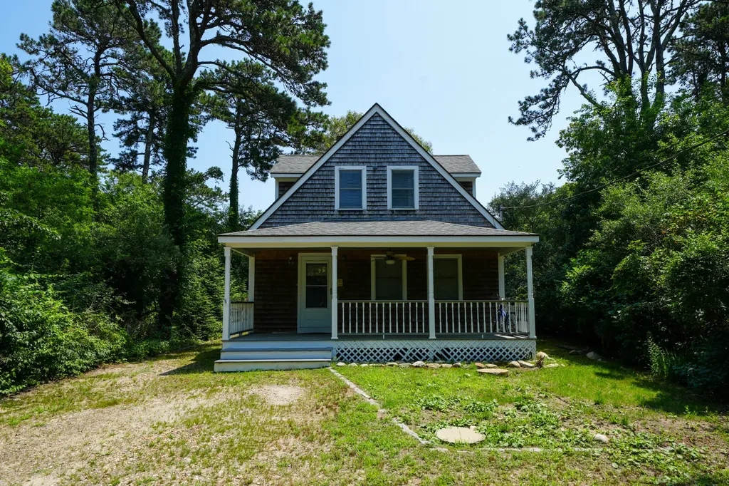 46 Towanticut Avenue Oak Bluffs MA 02557