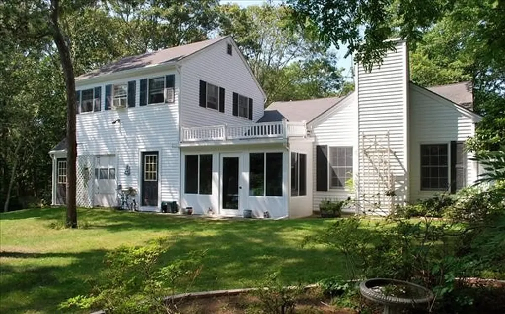 698 Franklin Street Vineyard Haven MA 02568