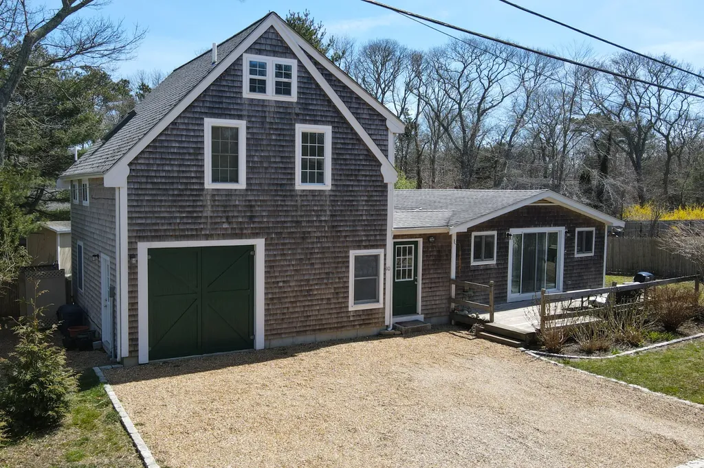 10 Elm Street Vineyard Haven MA 02568