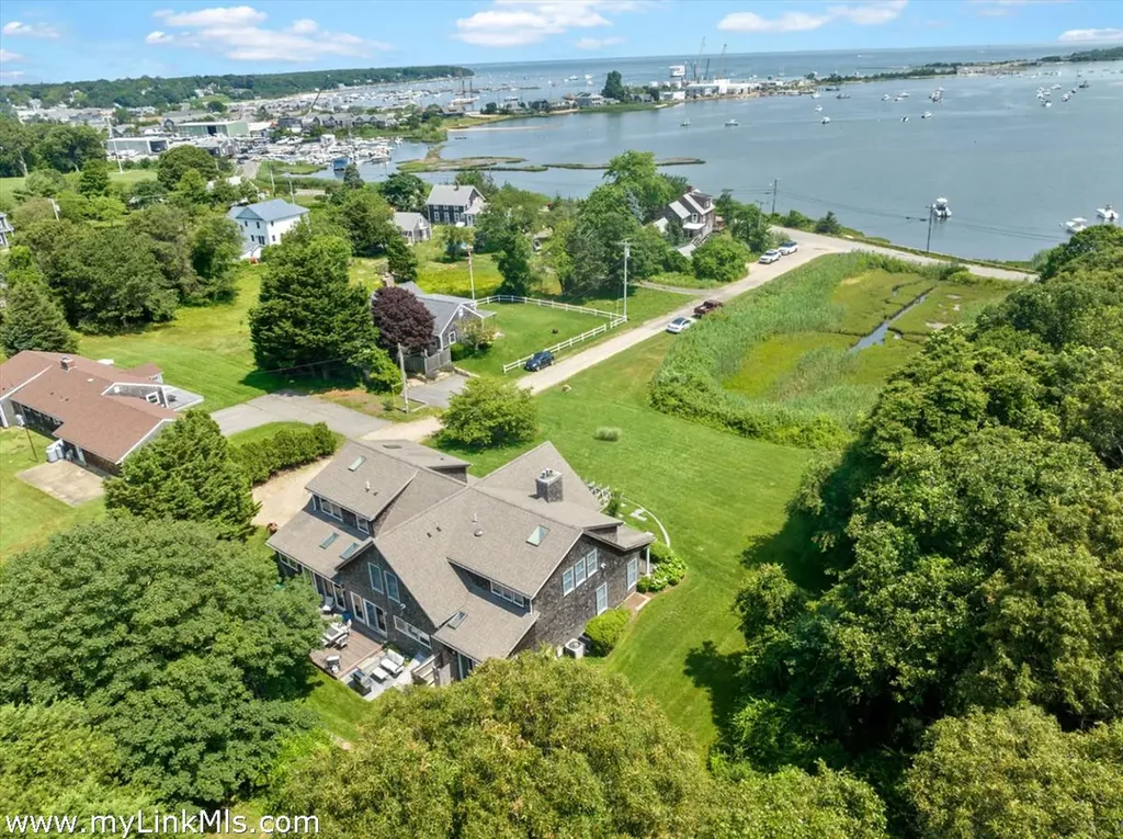 36 Burts Way Vineyard Haven MA 02568