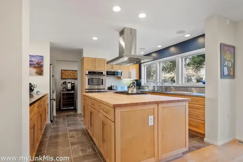 36 Burts Way Vineyard Haven MA 02568