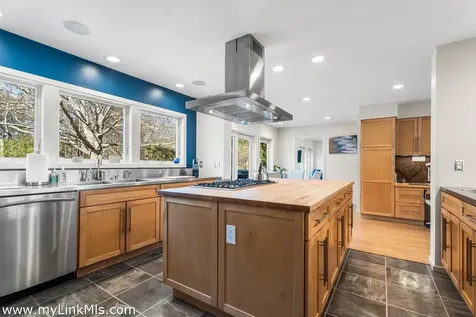 36 Burts Way Vineyard Haven MA 02568