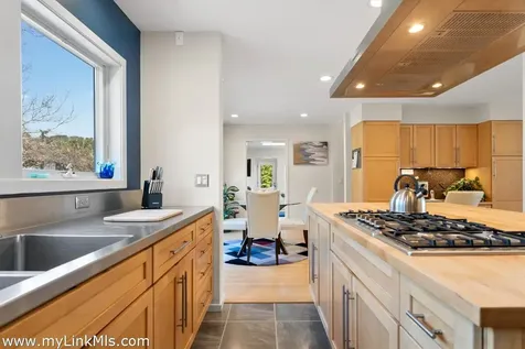 36 Burts Way Vineyard Haven MA 02568