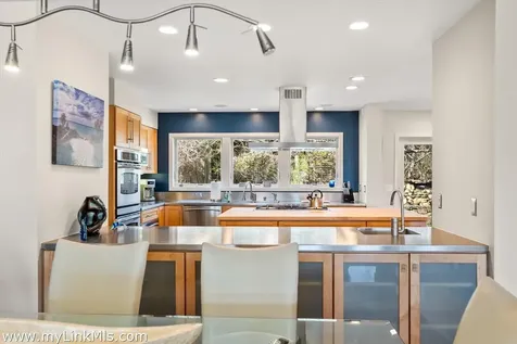 36 Burts Way Vineyard Haven MA 02568