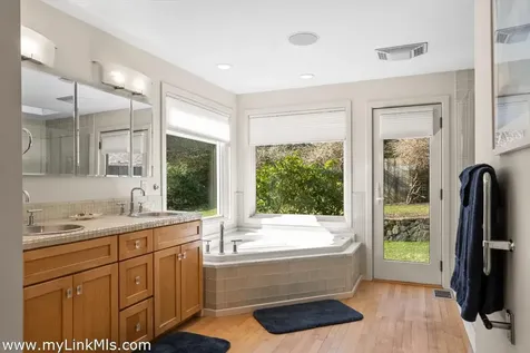 36 Burts Way Vineyard Haven MA 02568
