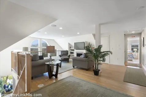 36 Burts Way Vineyard Haven MA 02568