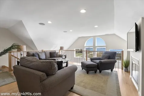 36 Burts Way Vineyard Haven MA 02568