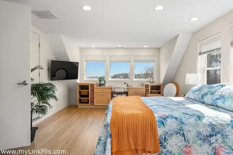 36 Burts Way Vineyard Haven MA 02568