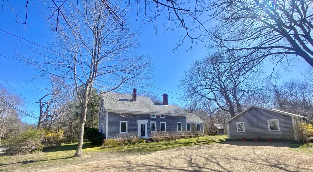 670 State Road West Tisbury MA 02575