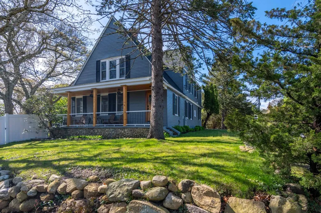 82 Edgartown Vineyard Haven Road Vineyard Haven MA 02568