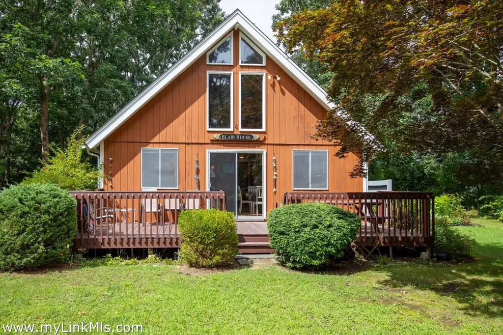 9 Galway Road West Tisbury MA 02575