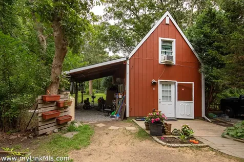 9 Galway Road West Tisbury MA 02575