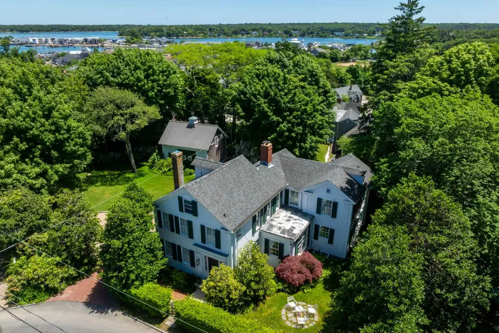 49 William Street Vineyard Haven MA 02568