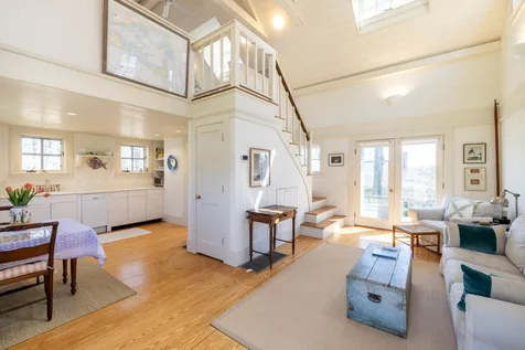 49 William Street Vineyard Haven MA 02568