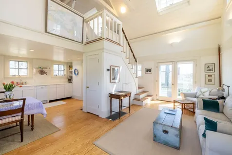 49 William Street Vineyard Haven MA 02568