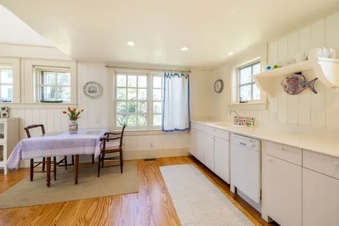 49 William Street Vineyard Haven MA 02568