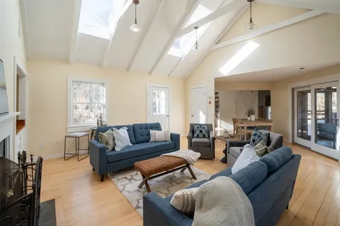 76 Circuit Avenue- Oklahoma- Lagoon Pond Neighbrhd Vh Vineyard Haven MA 02568