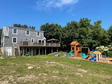 16 Franklin Avenue Oak Bluffs MA 02557
