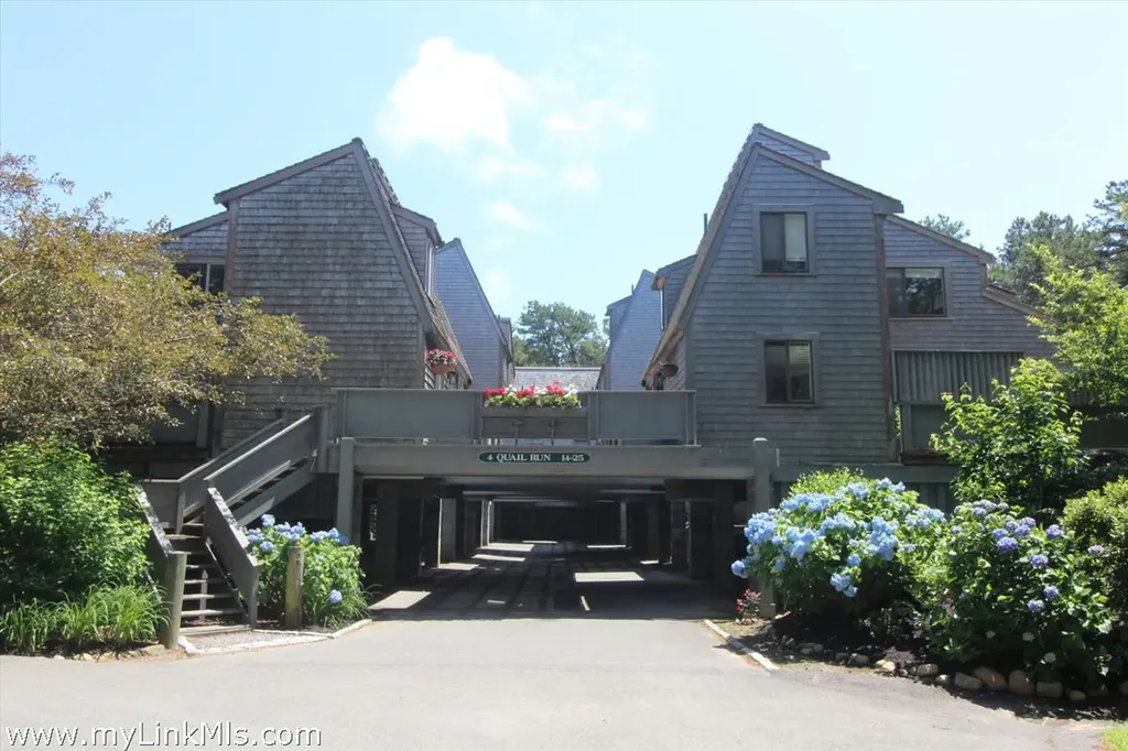 4 Quail Run Oak Bluffs MA 02557