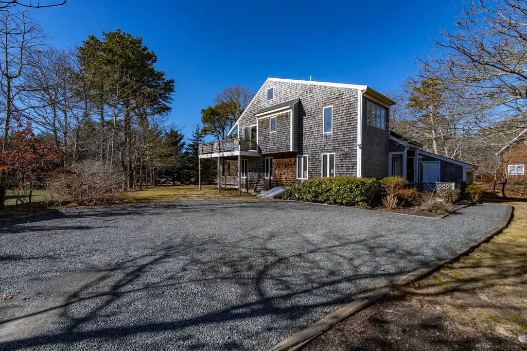 28 Vickers Street Edgartown MA 02539