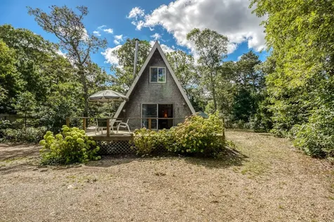 86 Washington Avenue Oak Bluffs MA 02557