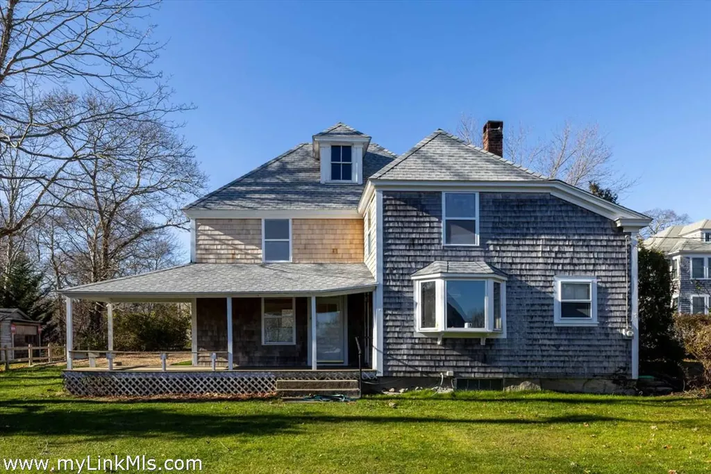 26 Daggett Avenue Vineyard Haven MA 02568