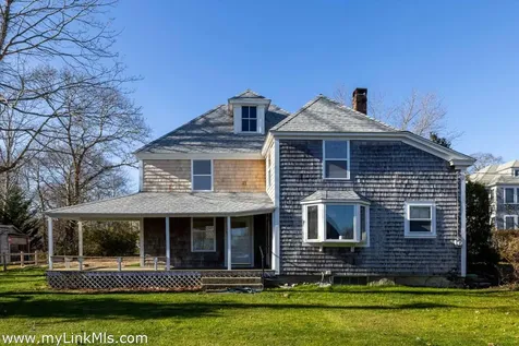 26 Daggett Avenue Vineyard Haven MA 02568